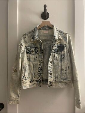 PINK LILY SIZE S DISTRESSED JEAN JACKET